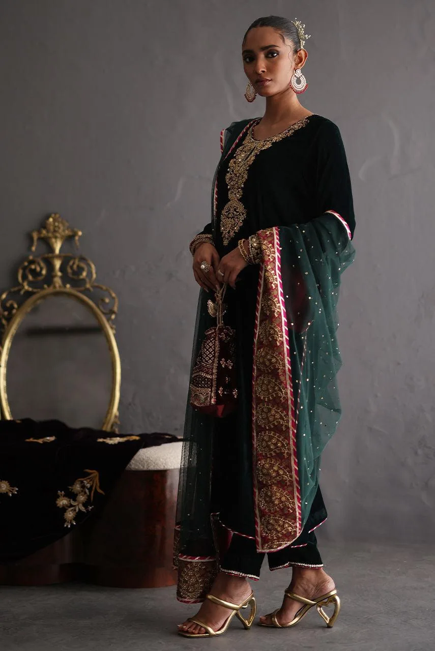 Deepak Perwani Diya Wedding Edit Magenta Velvet – view 3 – Poshaq