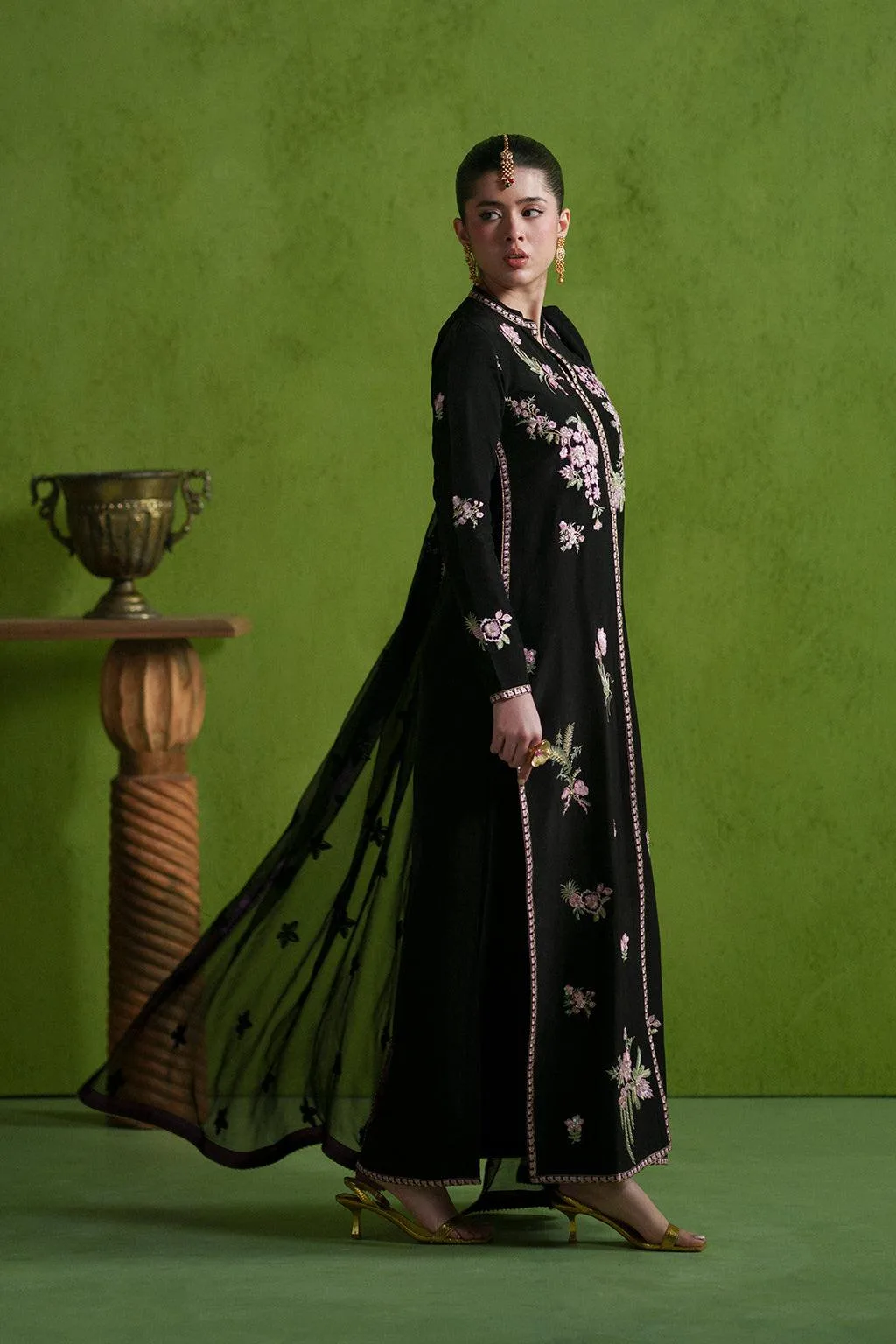 Chiffon linen ensemble with dupatta and trousers – view 5 – Poshaq