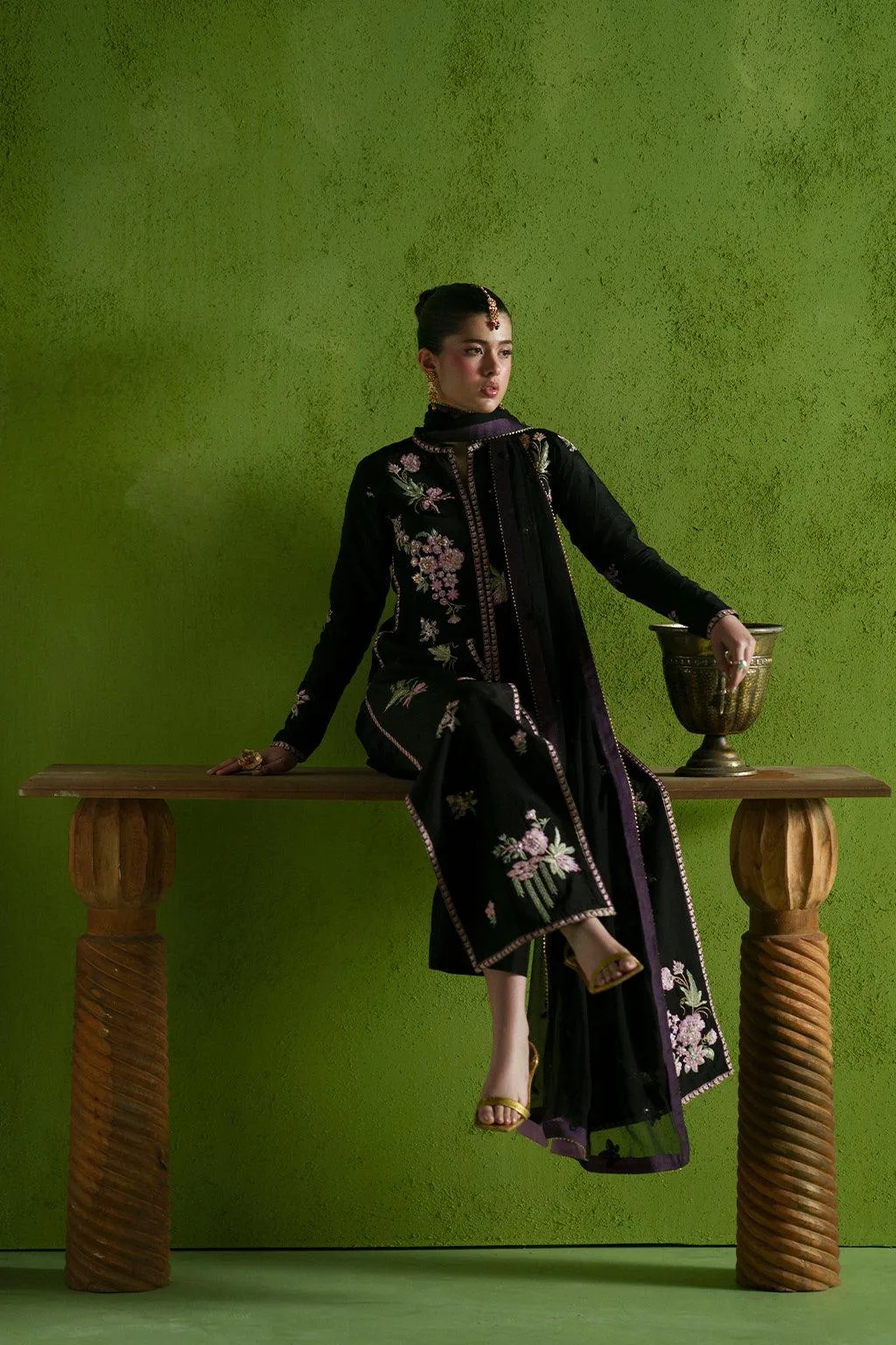 Chiffon linen ensemble with dupatta and trousers – view 6 – Poshaq