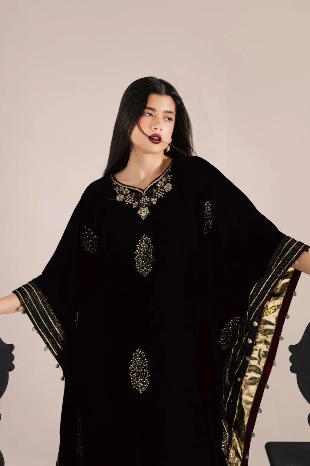 Vanya Velvet Muse Black Raw Silk – view 4 – Poshaq