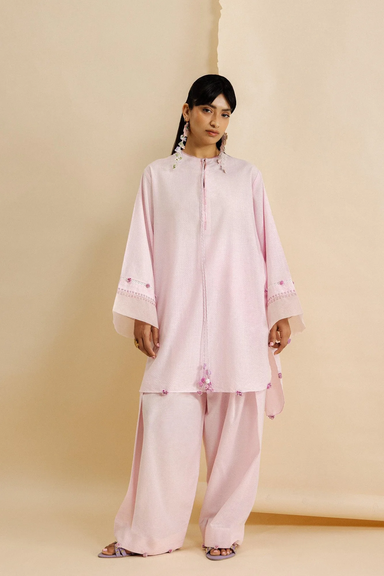Pink Lawn – view 1 – Poshaq