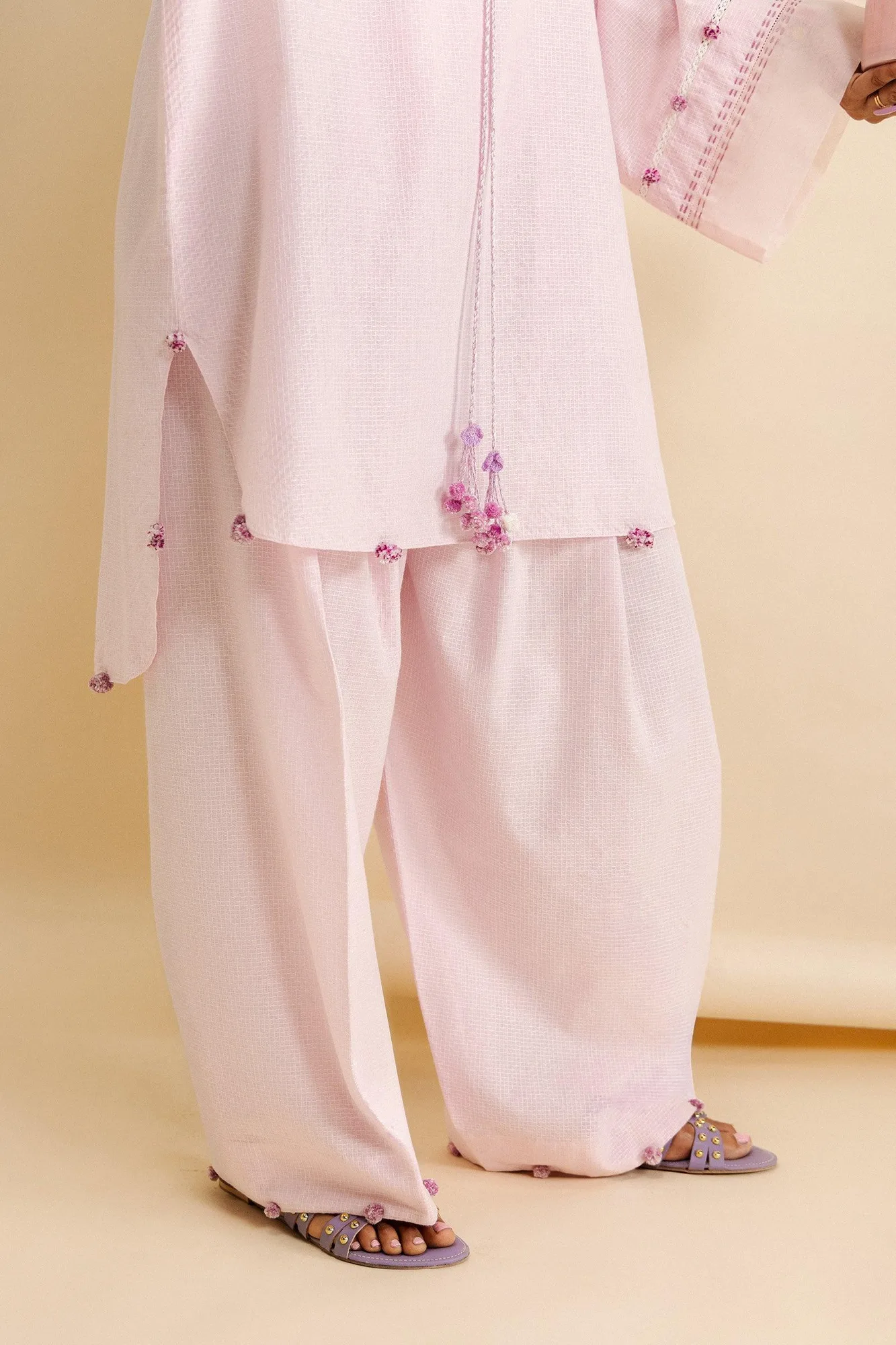 Pink Lawn – view 4 – Poshaq