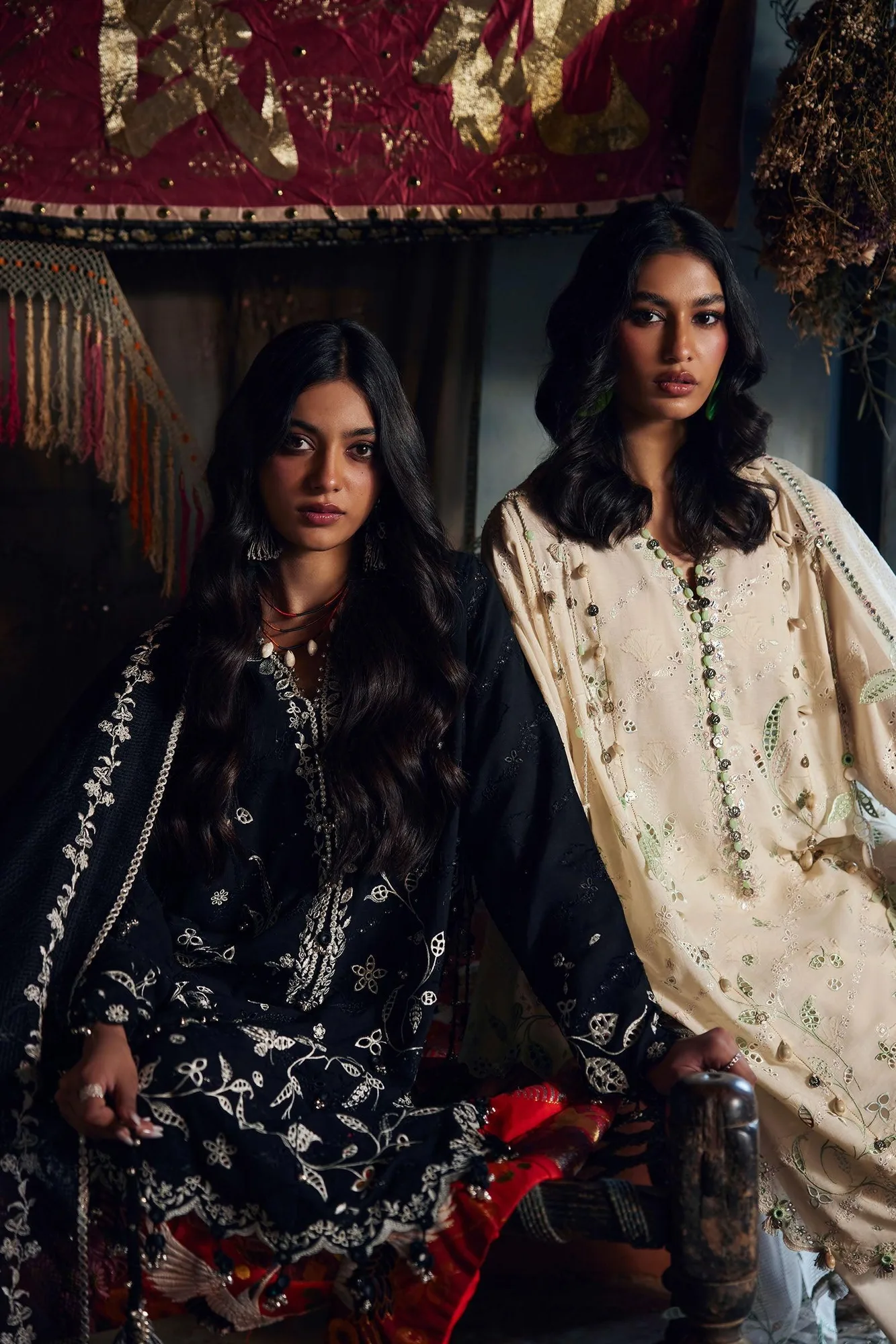 Ivory Jacquard – view 2 – Poshaq