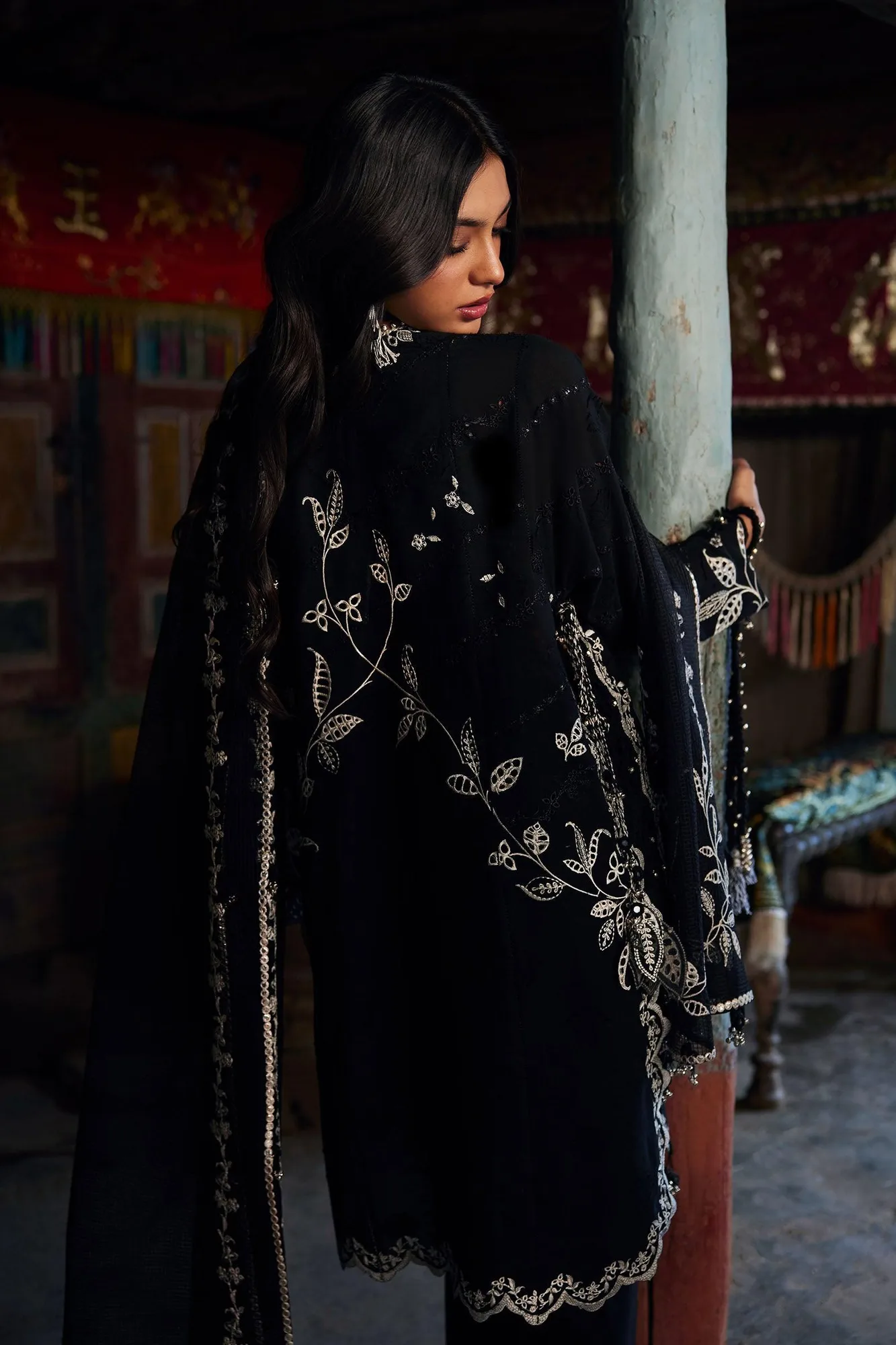 Ivory Jacquard – view 5 – Poshaq