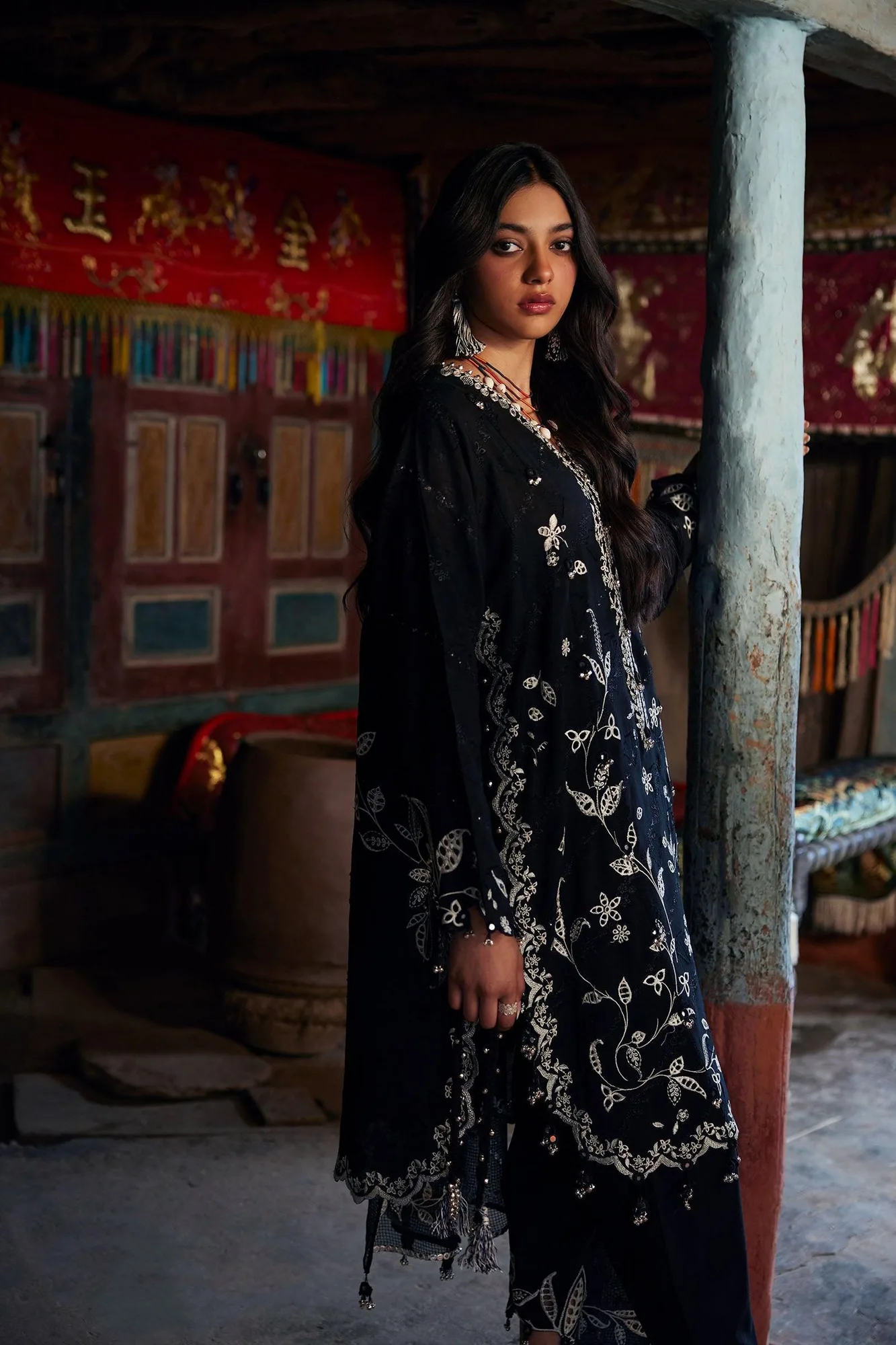 Ivory Jacquard – view 7 – Poshaq