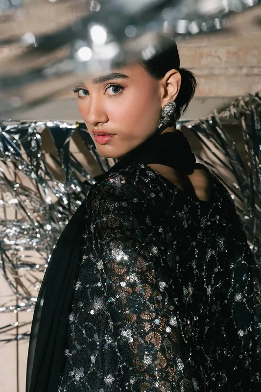 Black Raw Silk – view 1 – Poshaq