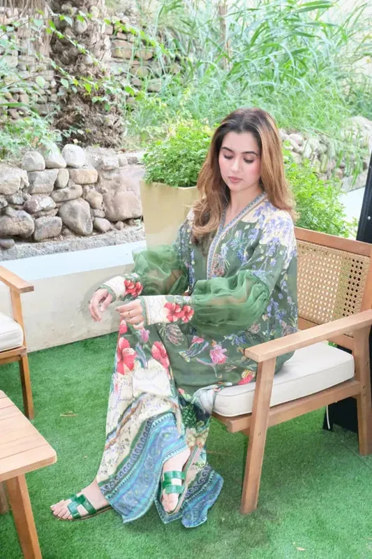 Luxury Kaftans Green Georgette – view 1 – Poshaq
