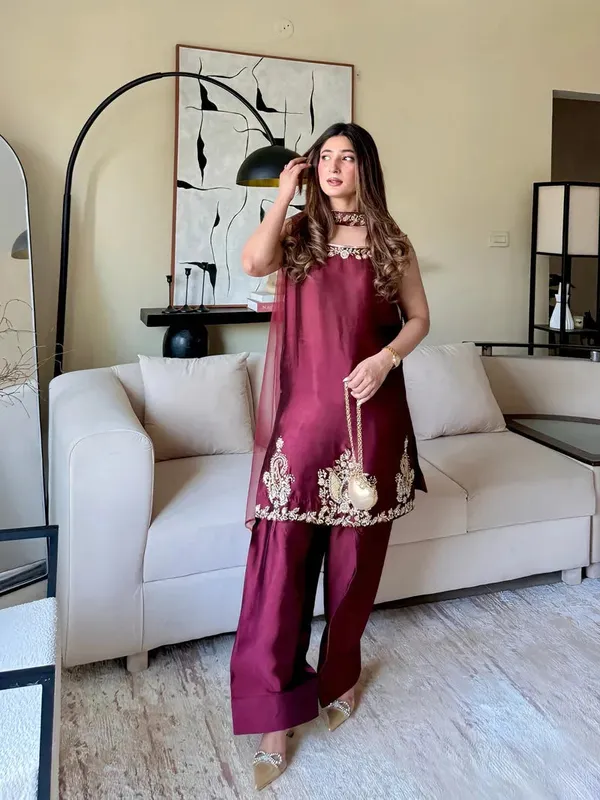 Iffat Silk Edit Maroon Velvet – view 1 – Poshaq