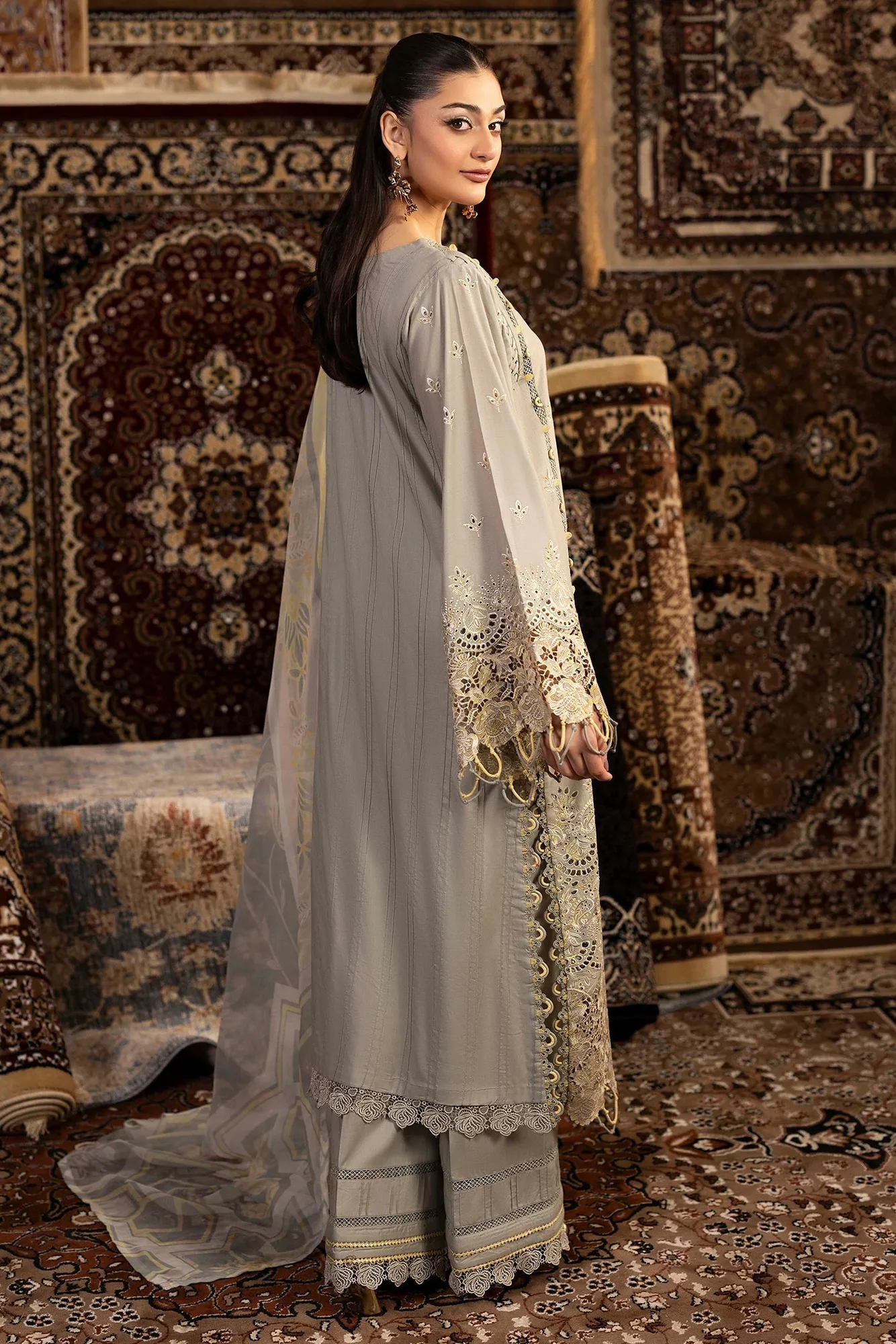 Light gray chiffon long shirt with Schiffli embroidery – view 2 – Poshaq