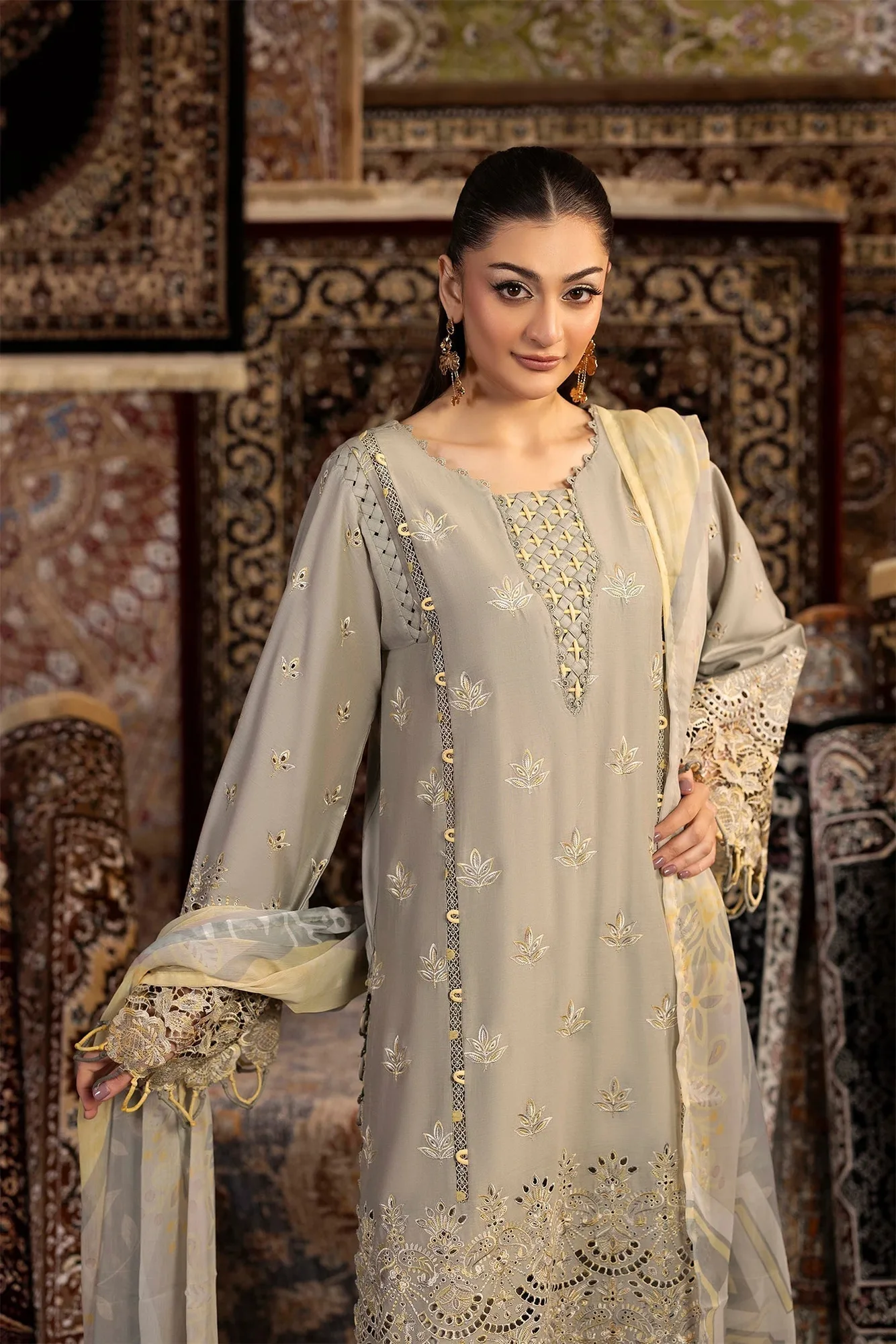 Light gray chiffon long shirt with Schiffli embroidery – view 3 – Poshaq