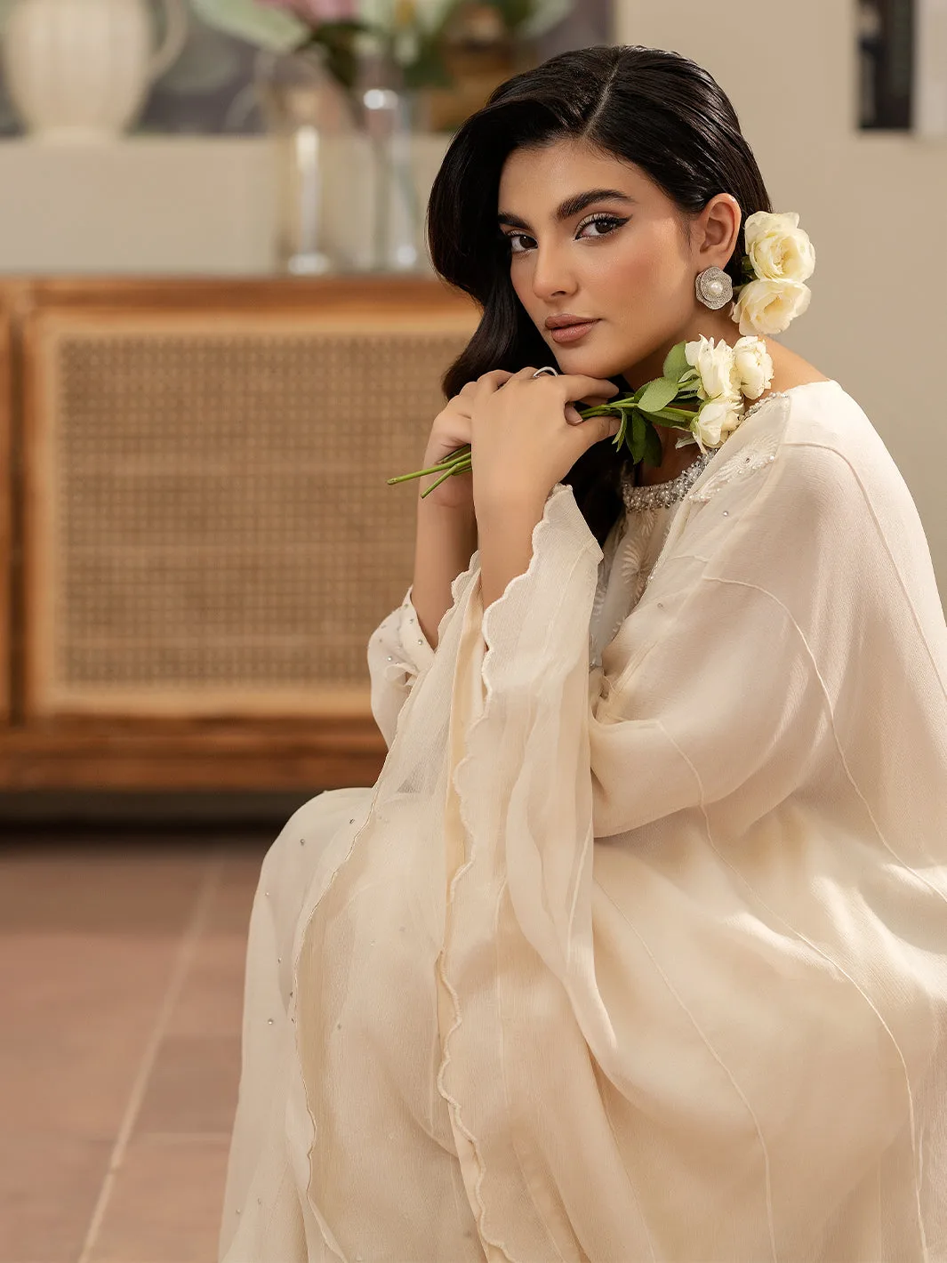 Cream chiffon cape paired with viscose trousers – view 3 – Poshaq