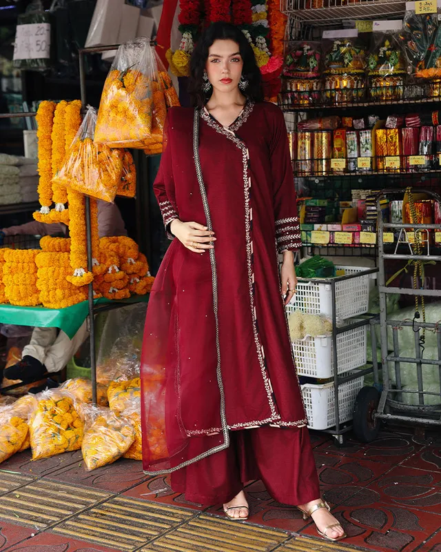 Maroon organza and silk three‑piece set with embroidered shirt and dupatta – view 1 – Poshaq