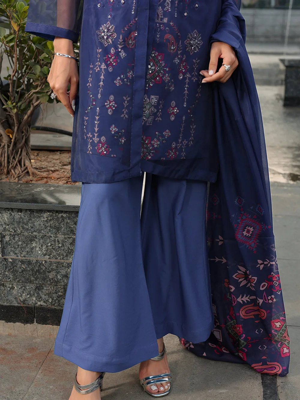 Navy organza and chiffon ensemble with crepe detailing – view 5 – Poshaq