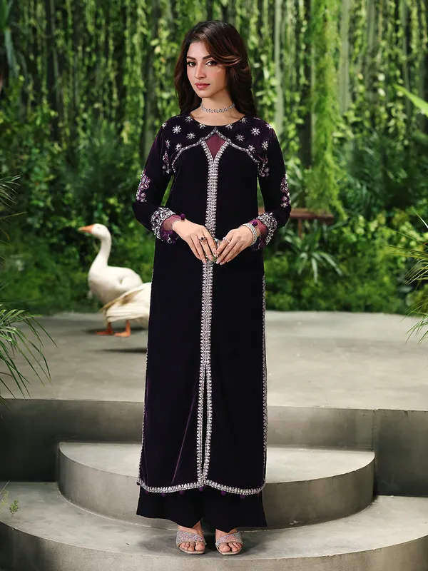 Midnight plum velvet suit with shirt and trousers, rich texture – view 1 – Poshaq