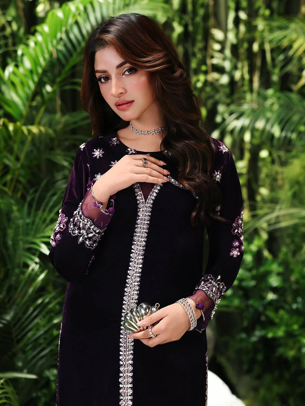 Midnight plum velvet suit with shirt and trousers, rich texture – view 3 – Poshaq