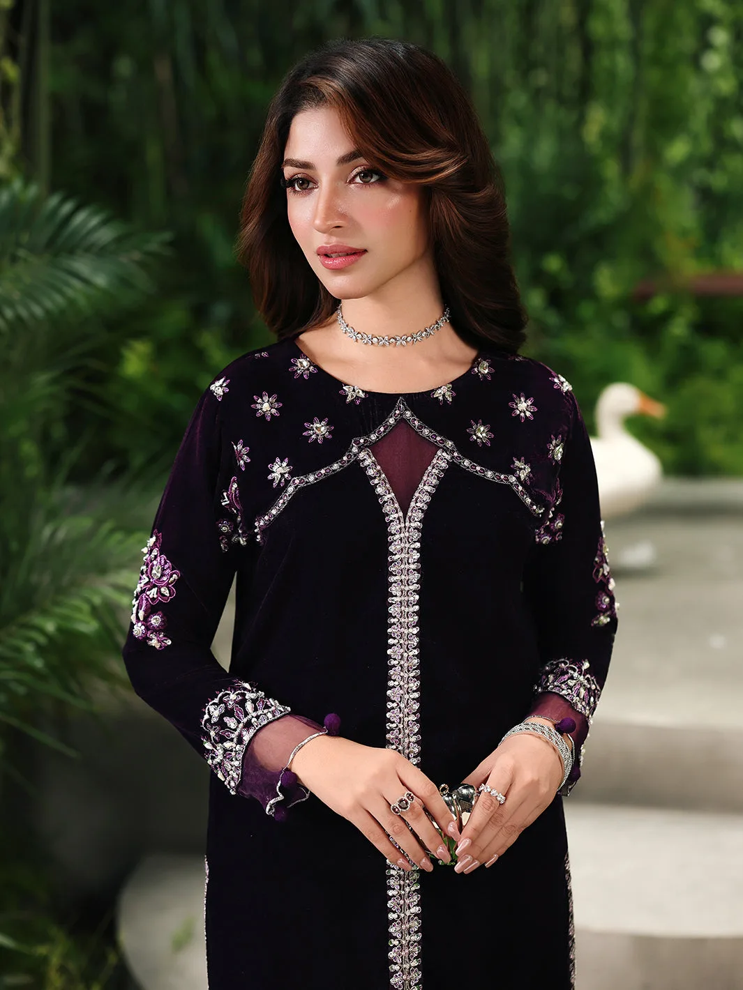 Midnight plum velvet suit with shirt and trousers, rich texture – view 4 – Poshaq