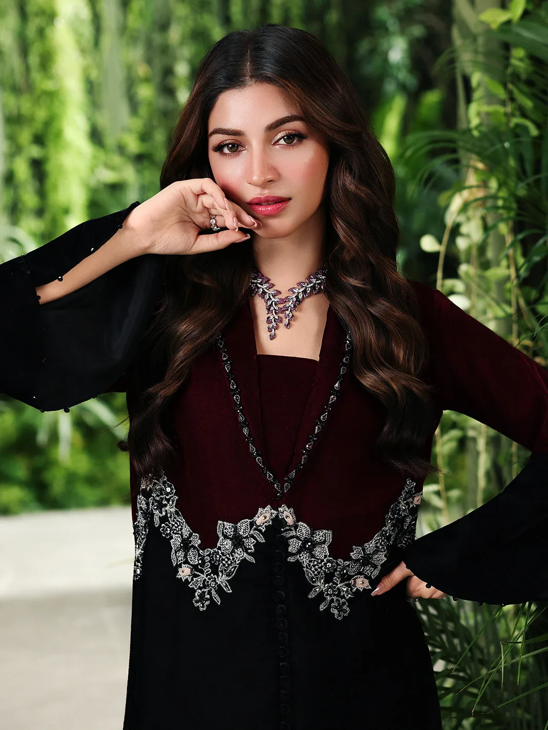 Black velvet suit with jacket and trousers, premium fabric – view 3 – Poshaq