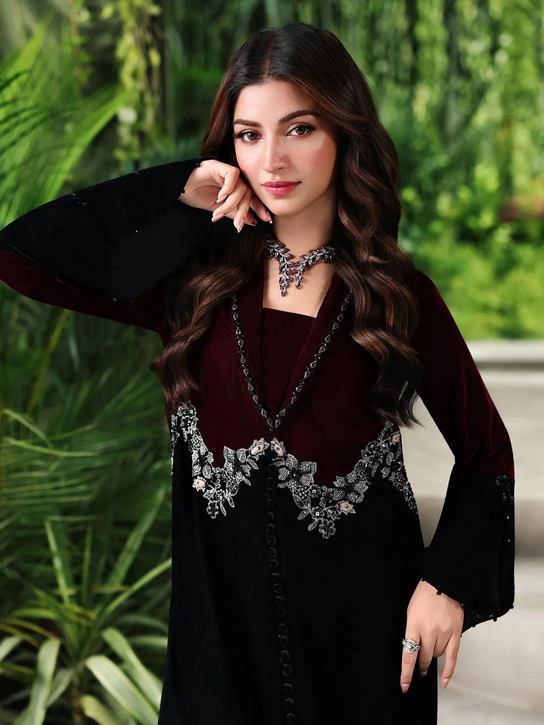Black velvet suit with jacket and trousers, premium fabric – view 4 – Poshaq
