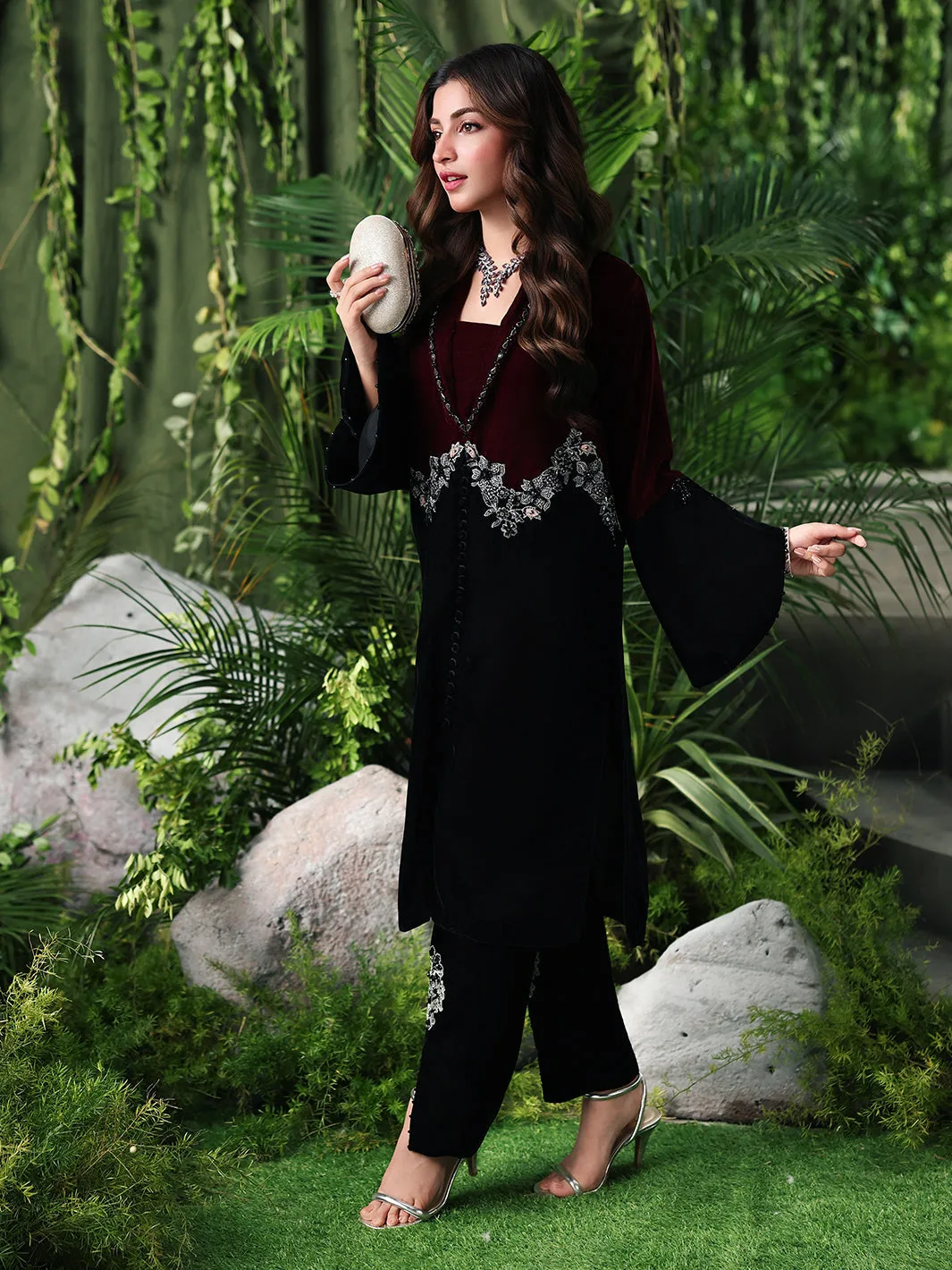 Black velvet suit with jacket and trousers, premium fabric – view 5 – Poshaq