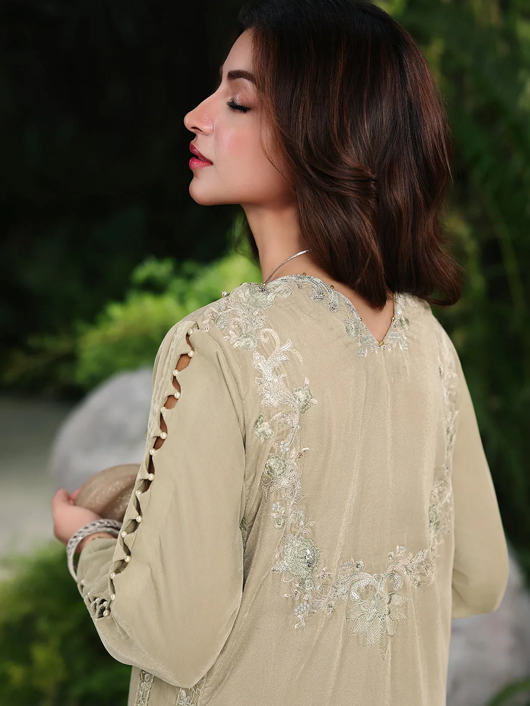 Beige velvet long shirt with subtle spangle embroidery and pearl accents – view 3 – Poshaq