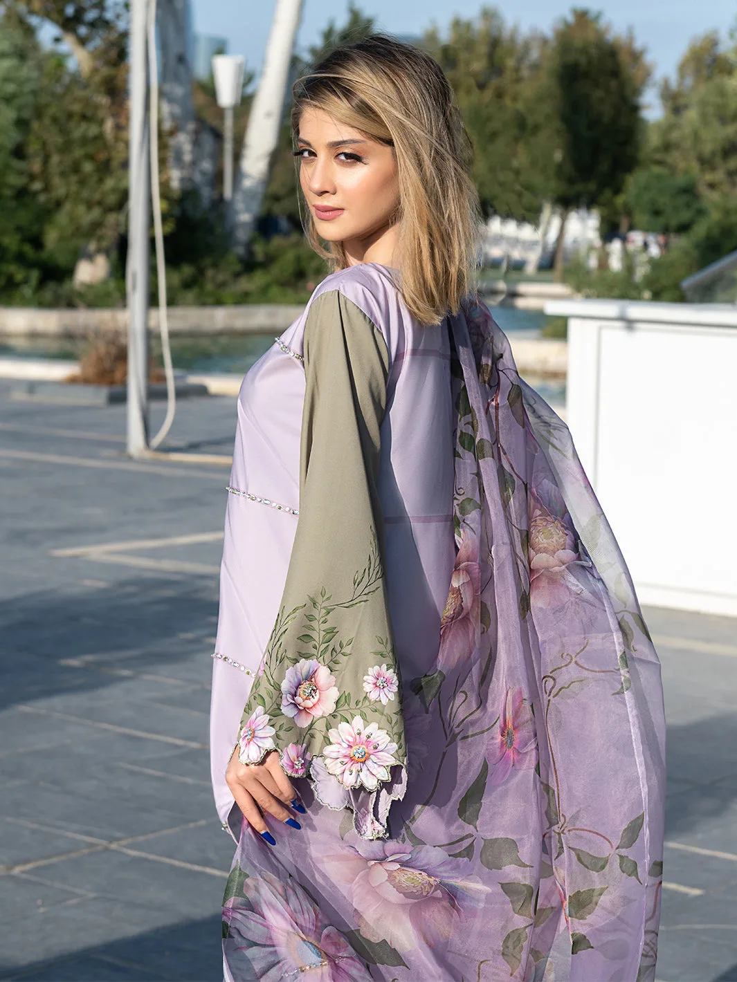 Lilac organza shirt with silk grip trousers and printed dupatta – view 2 – Poshaq