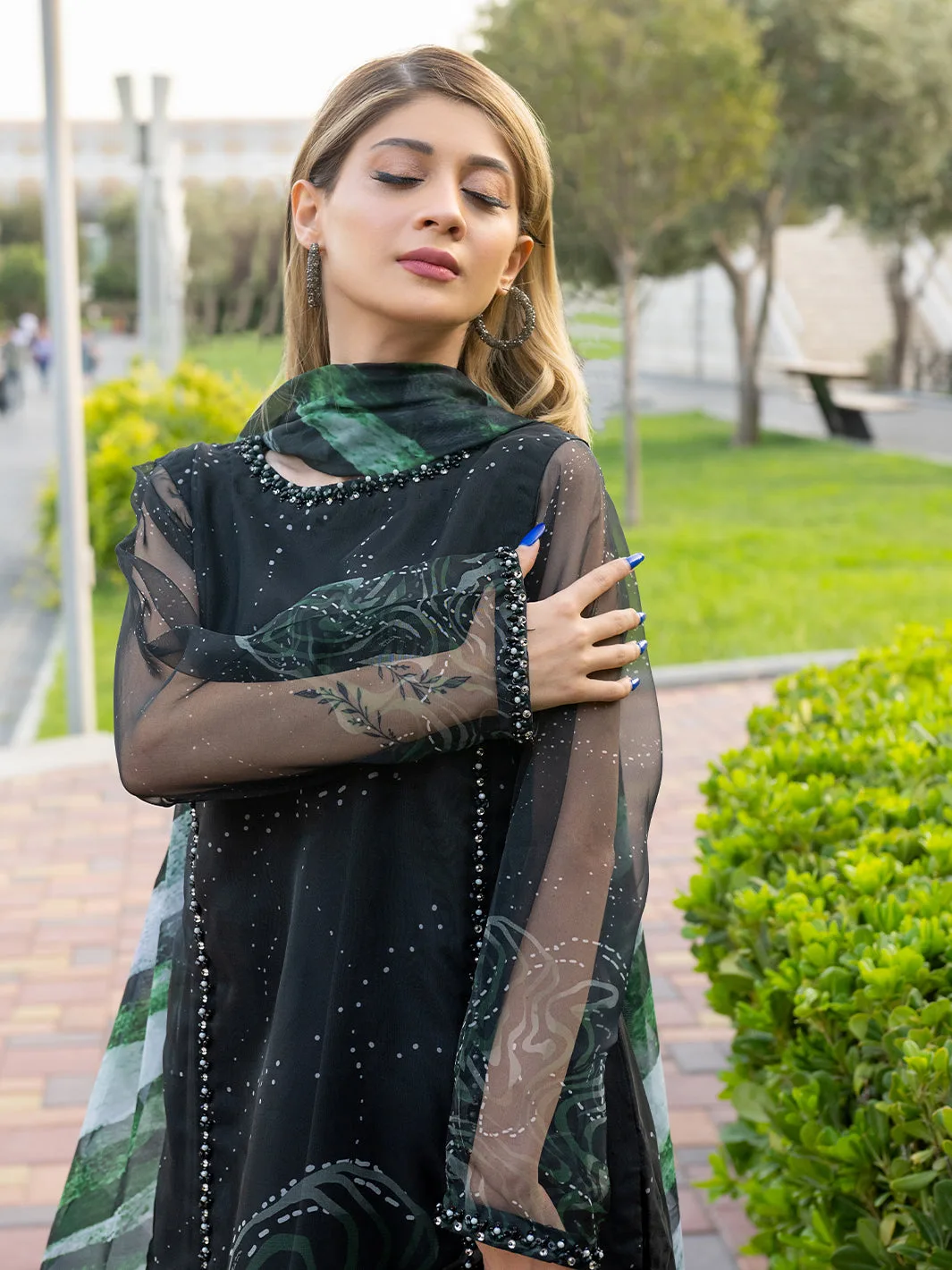 Black dress made of organza and chiffon with a subtle silhouette – view 4 – Poshaq
