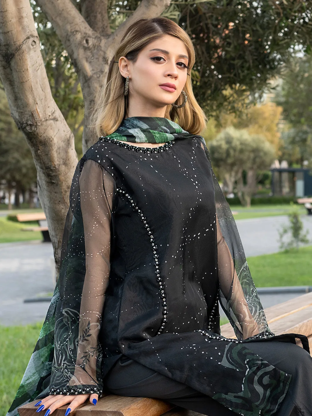 Black dress made of organza and chiffon with a subtle silhouette – view 5 – Poshaq