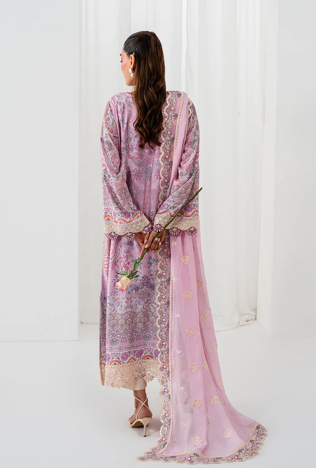 Lilac long shirt with embroidered lace, raw silk capri pants and silk dupatta – view 2 – Poshaq
