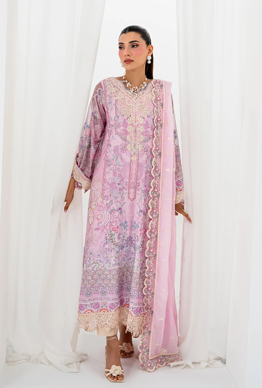 Lilac long shirt with embroidered lace, raw silk capri pants and silk dupatta – view 6 – Poshaq