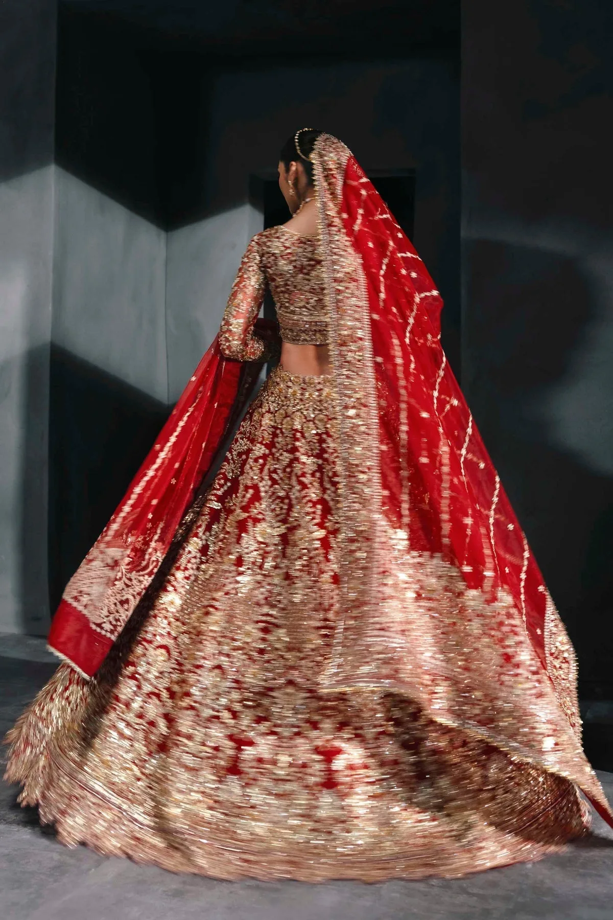 Red bridal lehenga with gold embroidery, sweetheart neckline and full sleeves – view 2 – Poshaq