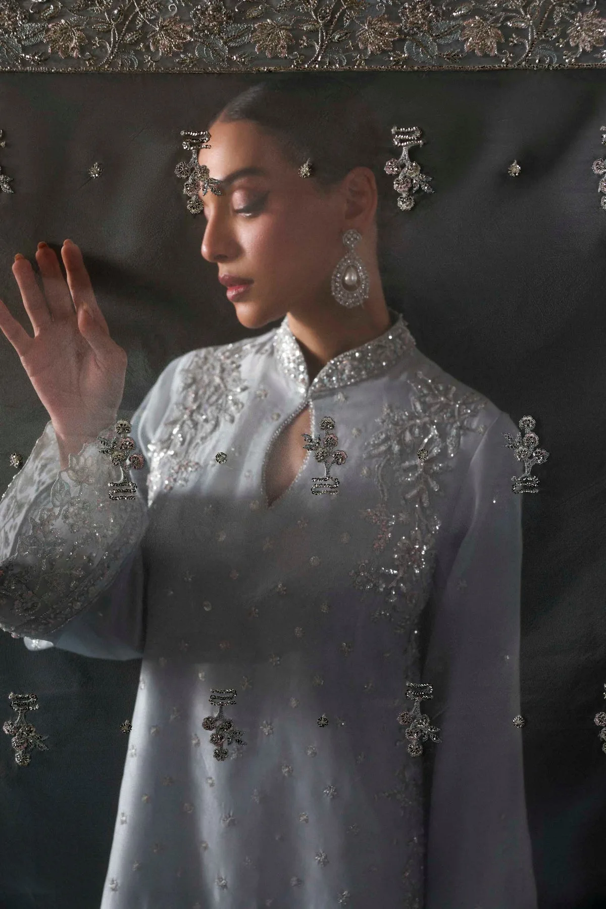 Silver organza long shirt with subtle sheen – view 7 – Poshaq