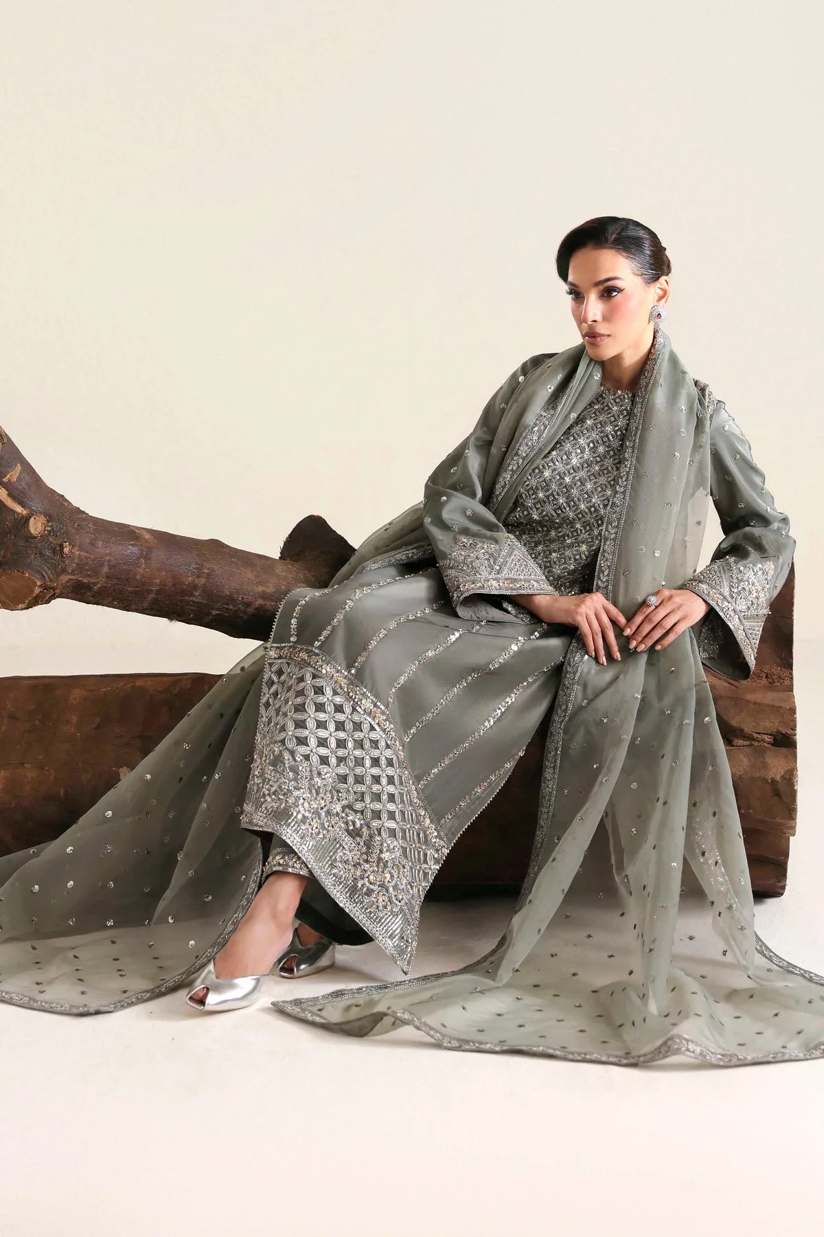 Grey long shirt with organza dupatta by Akbar Aslam – view 5 – Poshaq