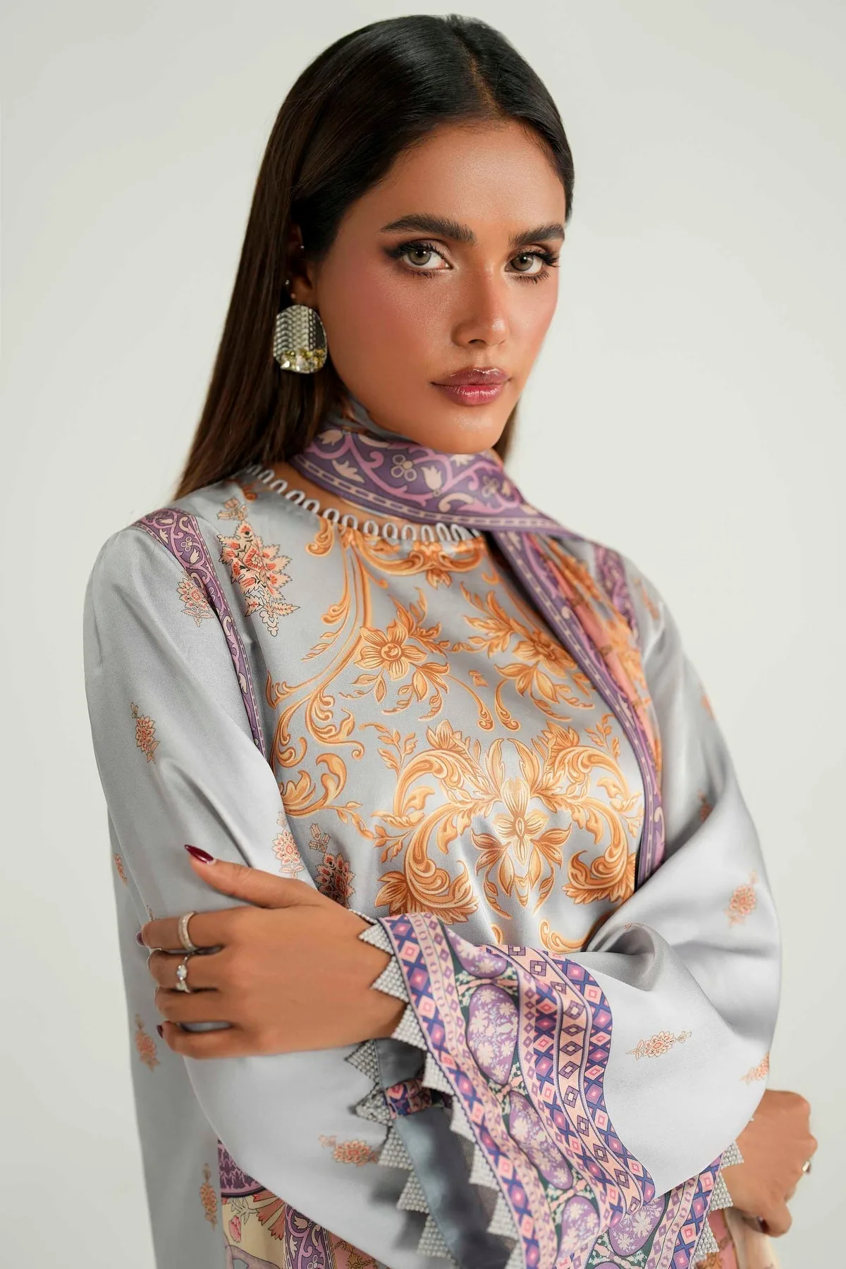 Silver gray silk long shirt with subtle sheen – view 3 – Poshaq