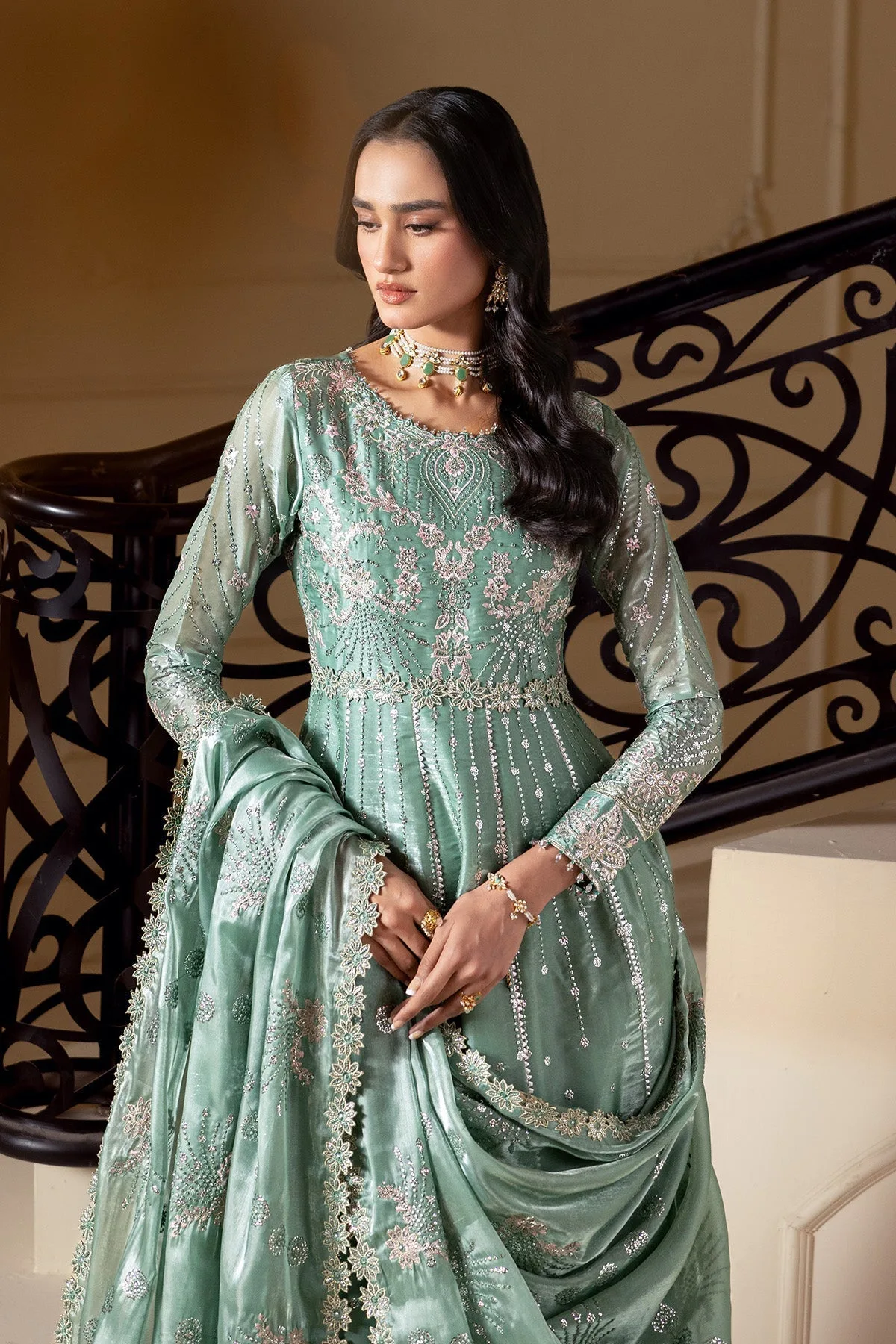 Sea green silk suit with embroidered dupatta and matching trousers – view 3 – Poshaq