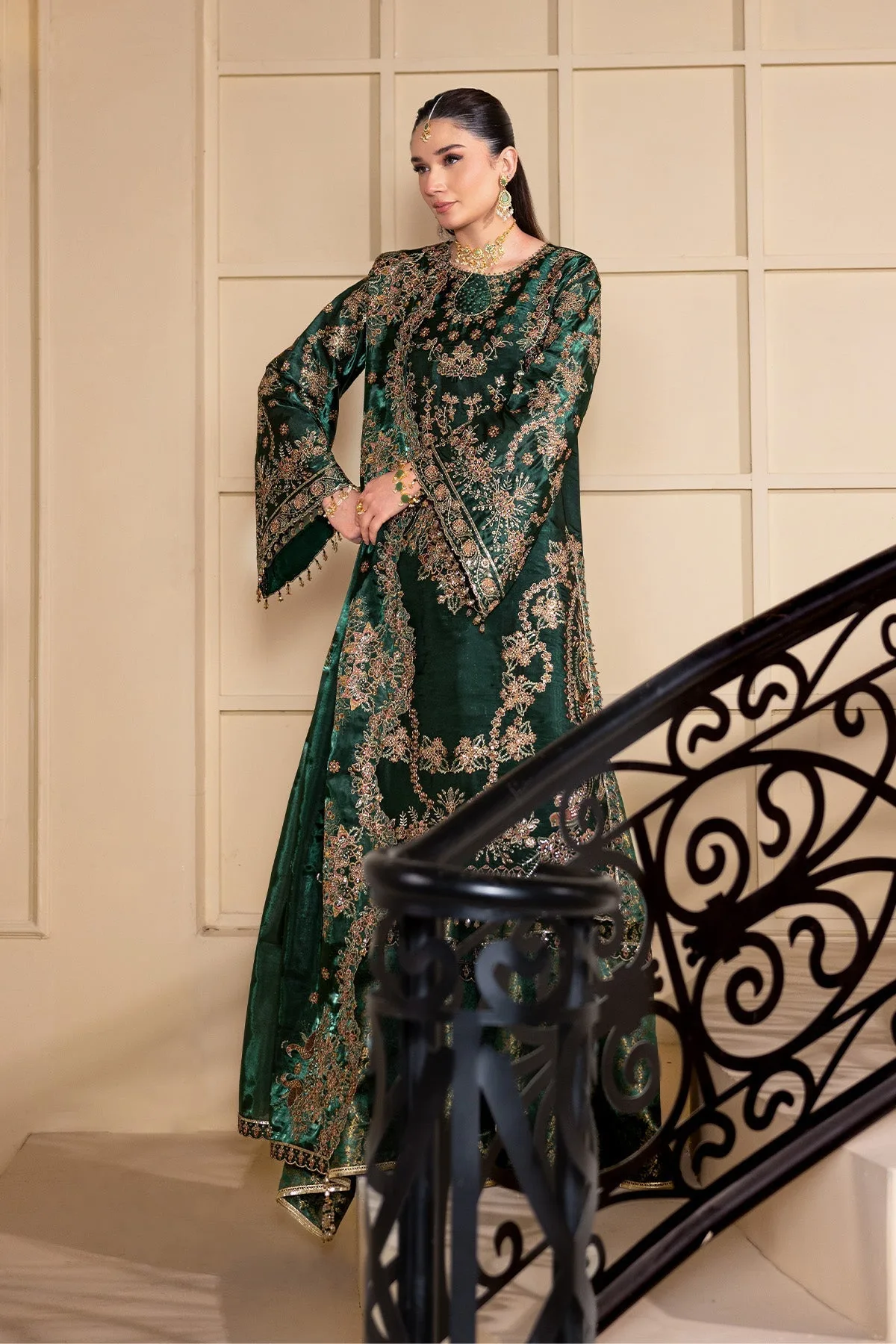 Bottle green silk jumpsuit with subtle embroidery – view 5 – Poshaq