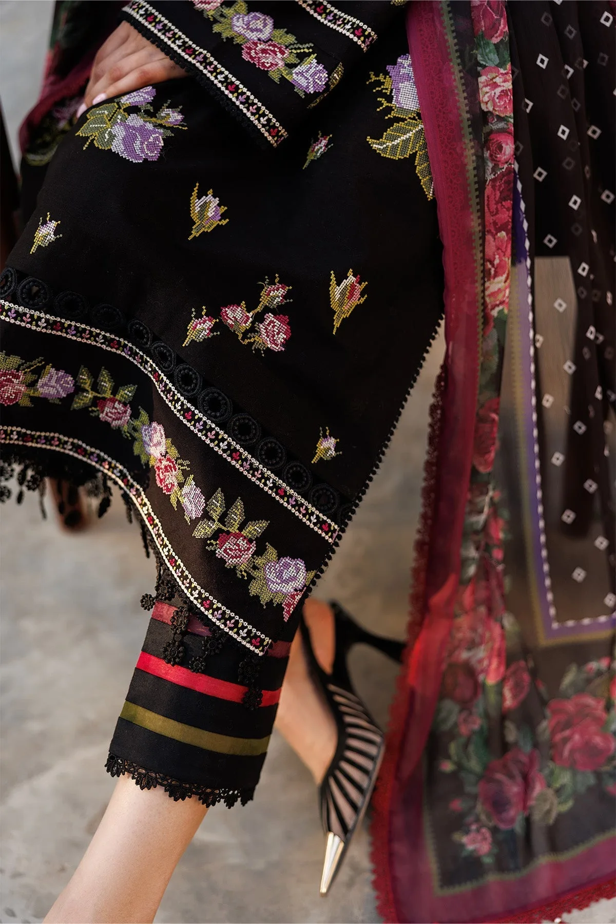 black long shirt with chiffon and cotton detailing – view 5 – Poshaq