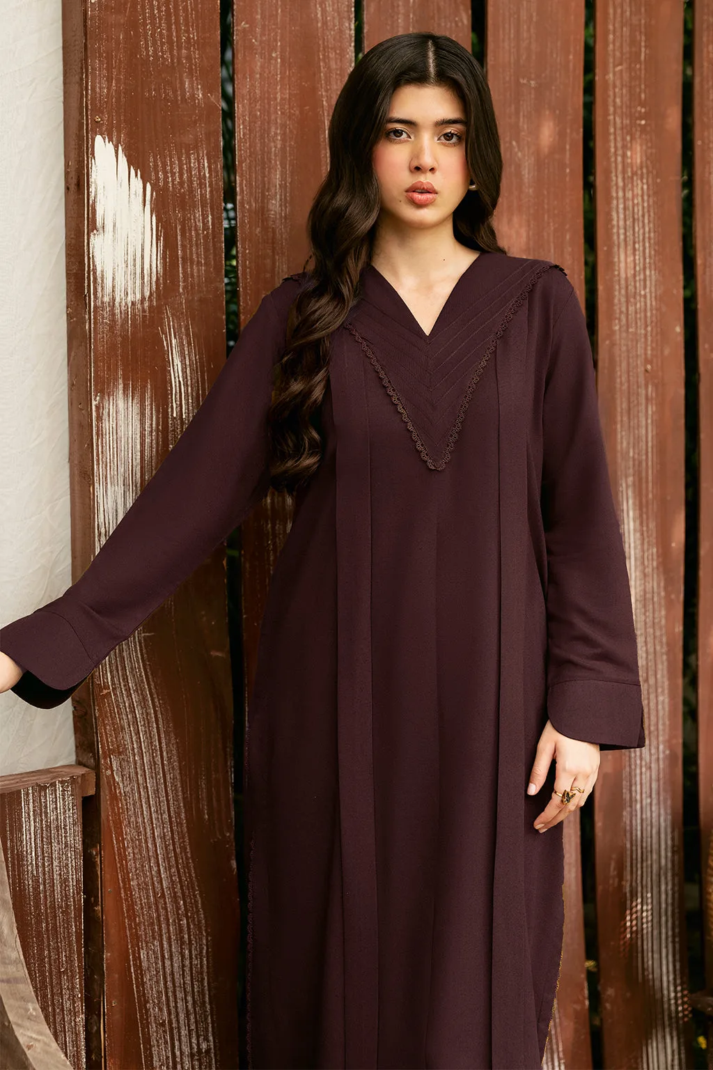 Dark brown long shirt made of karandi fabric with V‑neckline – view 3 – Poshaq