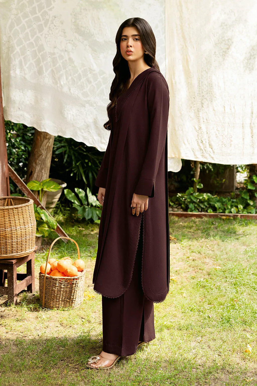 Dark brown long shirt made of karandi fabric with V‑neckline – view 6 – Poshaq