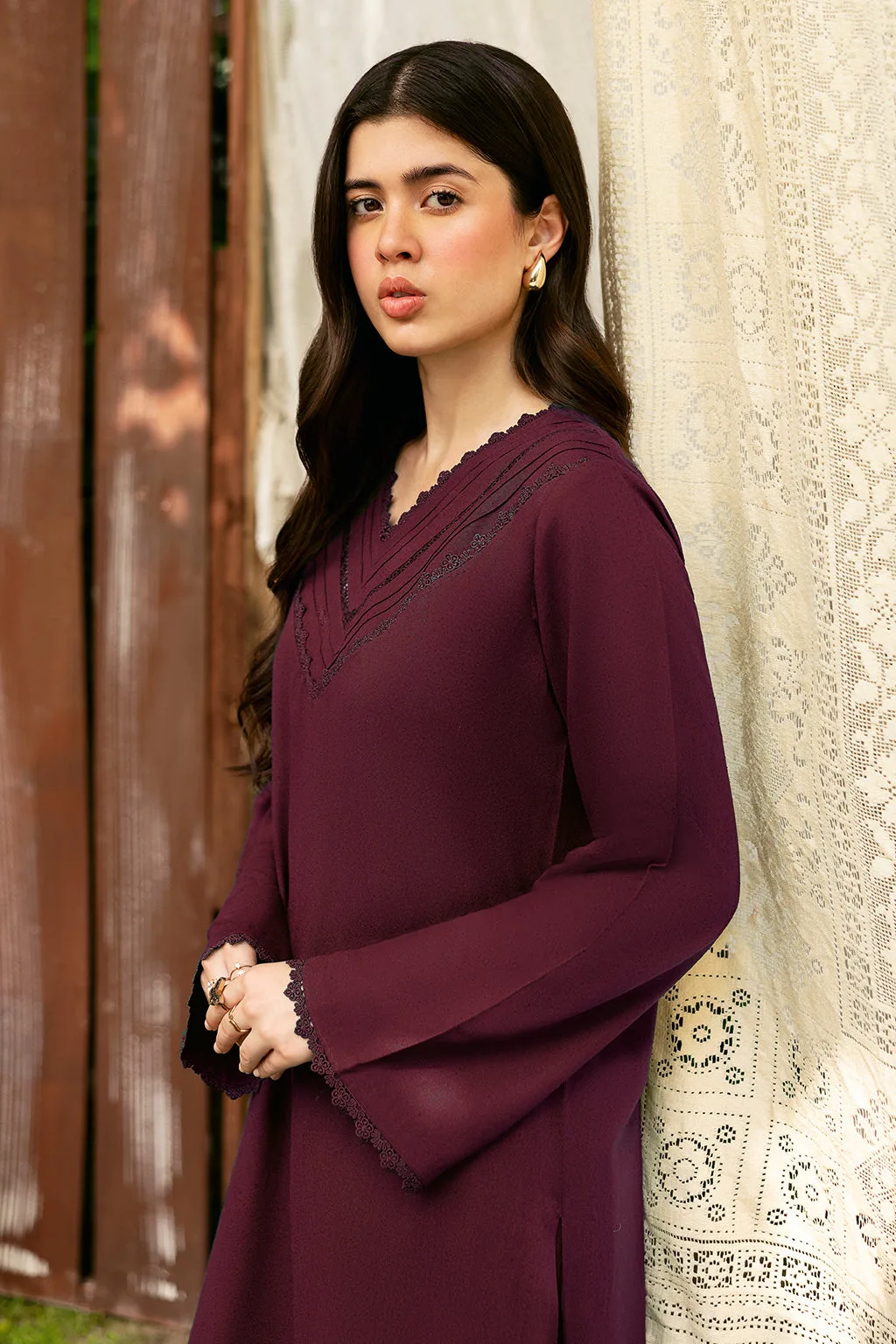 Maroon karandi long shirt with subtle sheen – view 3 – Poshaq