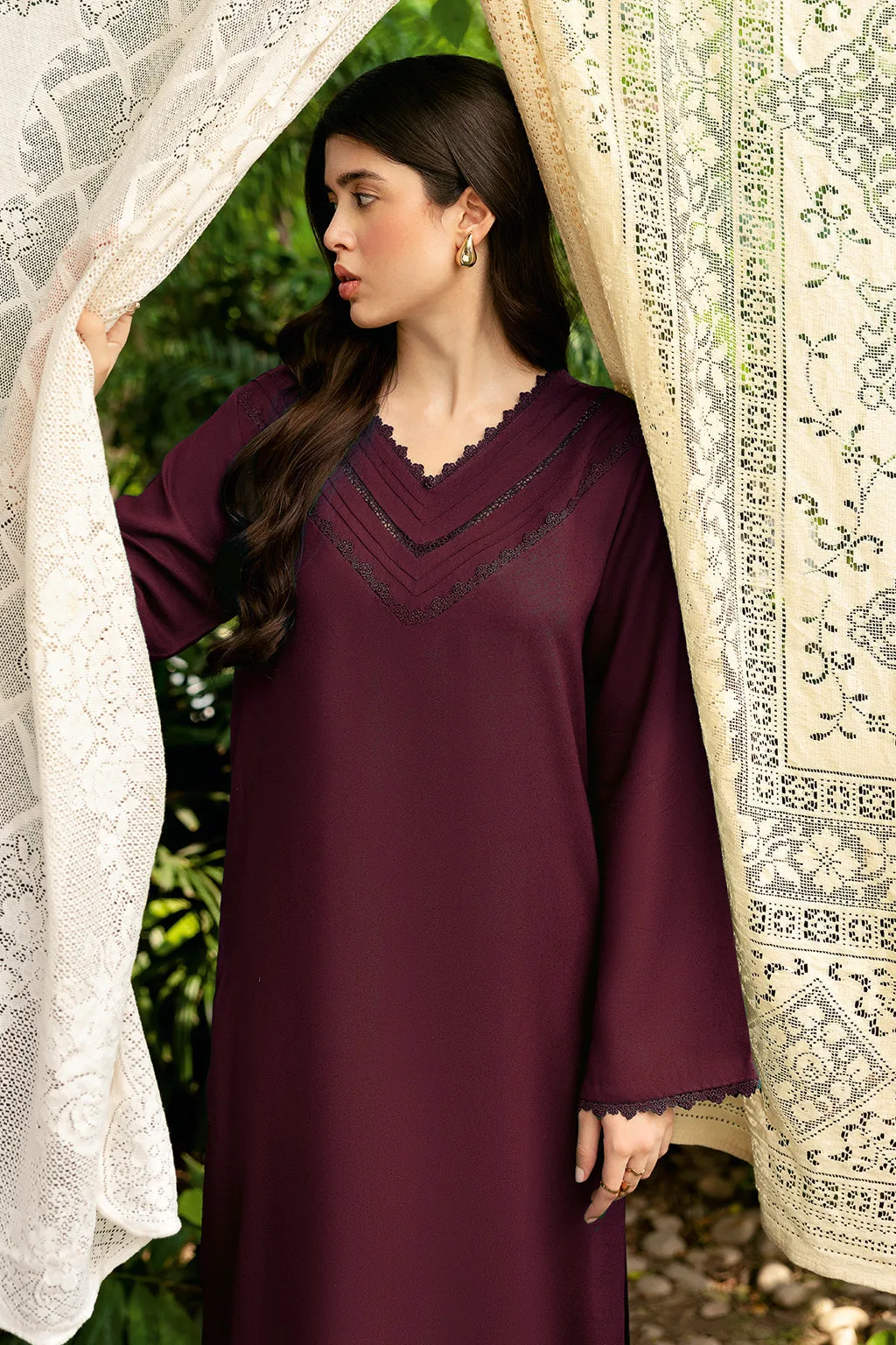 Maroon karandi long shirt with subtle sheen – view 4 – Poshaq
