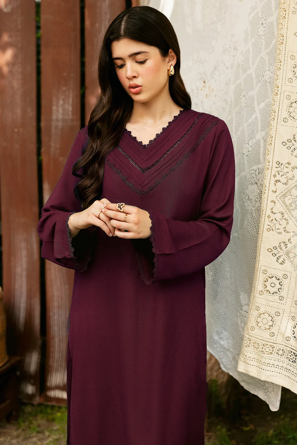 Maroon karandi long shirt with subtle sheen – view 5 – Poshaq
