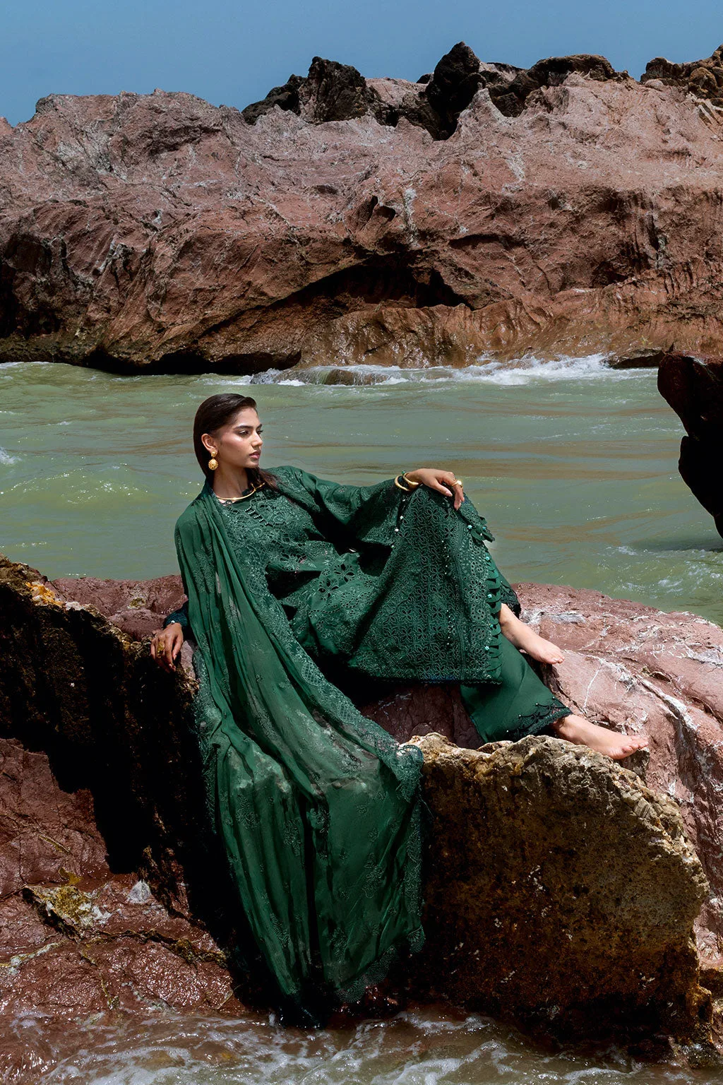 Bold green organza shirt with embroidered border, chiffon dupatta and matching lawn trouser – view 4 – Poshaq