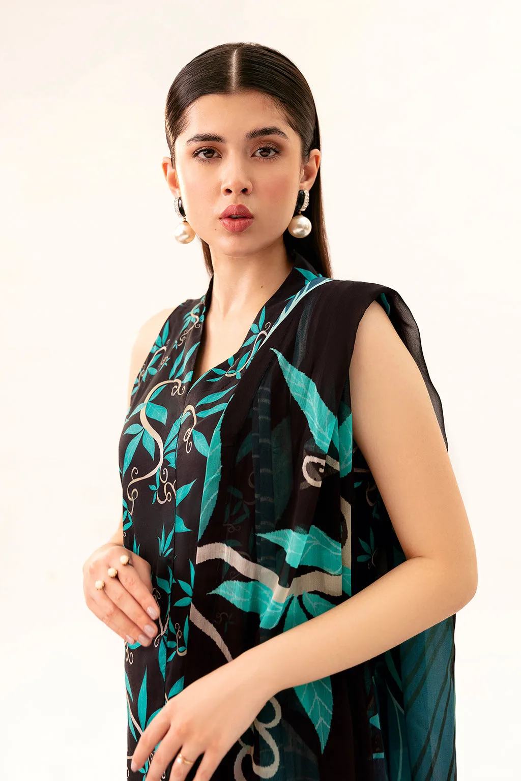 Black lawn long shirt with subtle detailing – view 3 – Poshaq