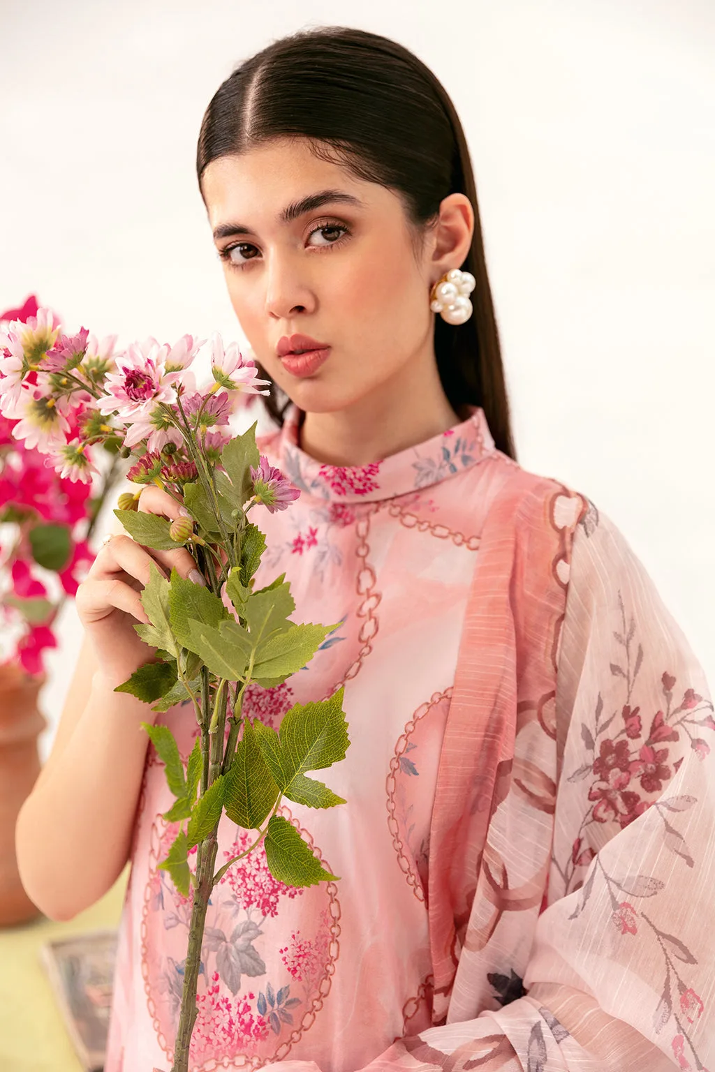 Pastel pink three‑piece lawn set with kurta, trousers and dupatta – view 5 – Poshaq