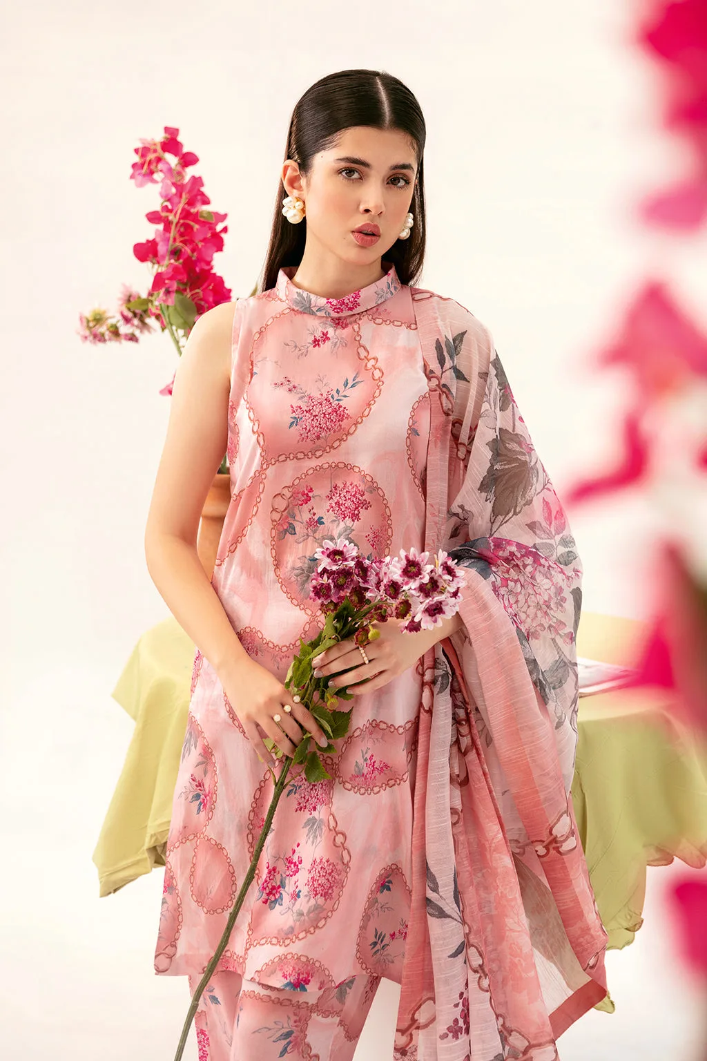 Pastel pink three‑piece lawn set with kurta, trousers and dupatta – view 6 – Poshaq