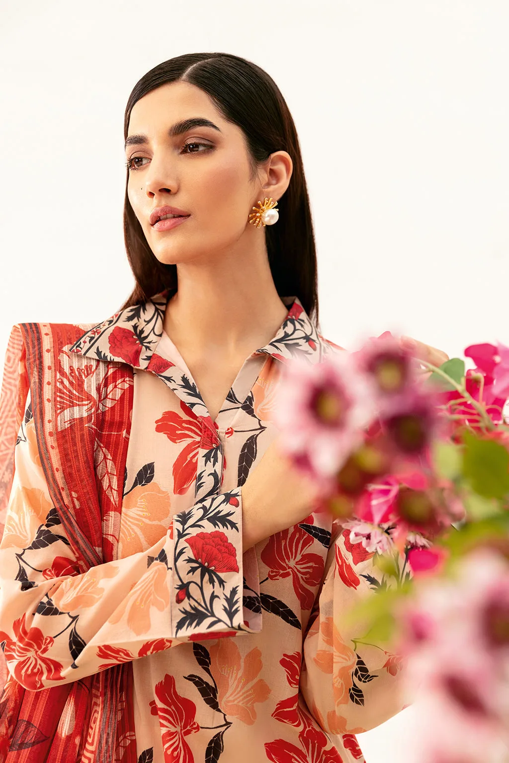 Pale peach long shirt in digital printed lawn fabric – view 4 – Poshaq