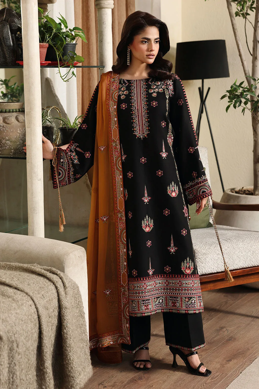 Black long shirt with chiffon and lawn embroidery – view 1 – Poshaq