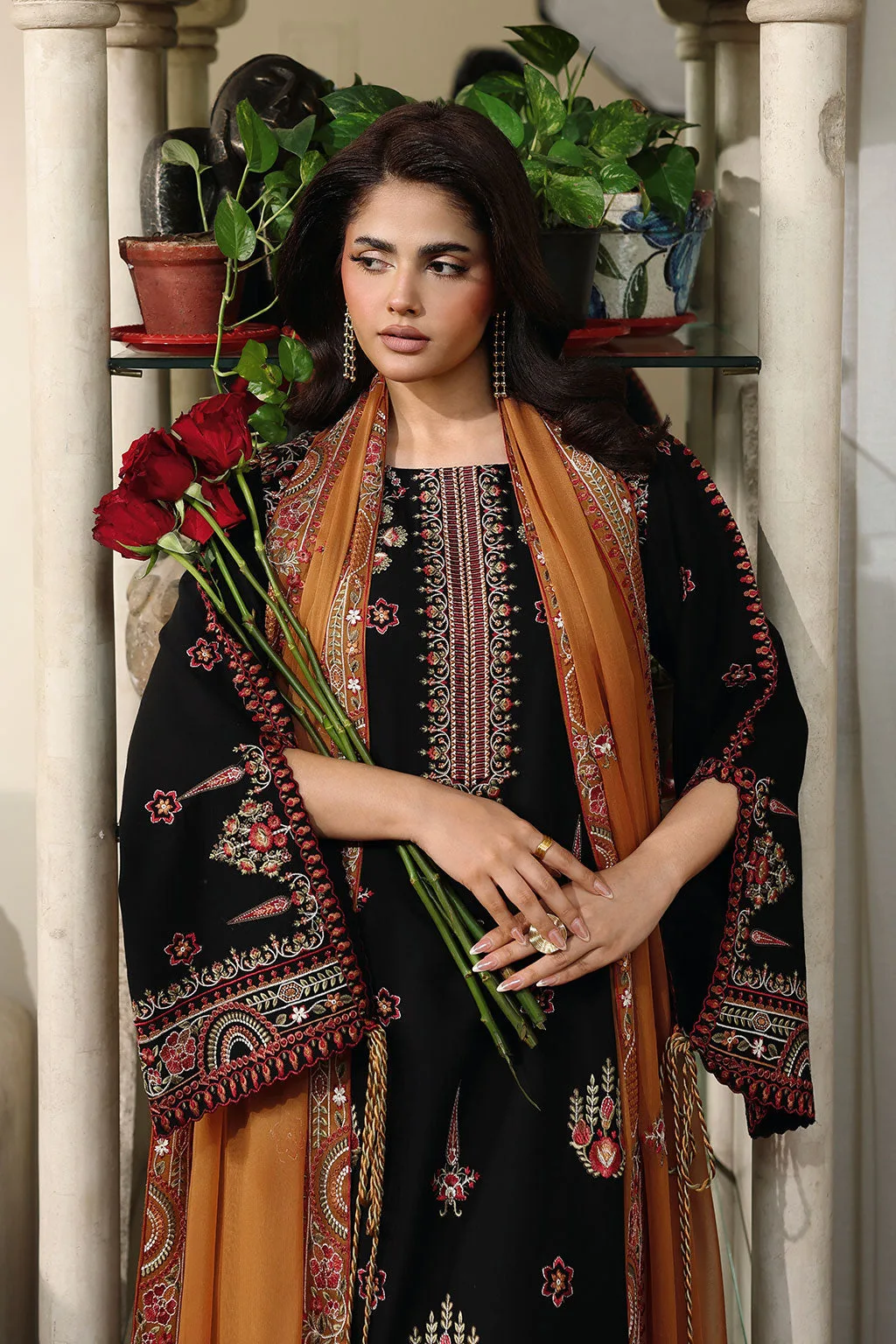 Black long shirt with chiffon and lawn embroidery – view 3 – Poshaq