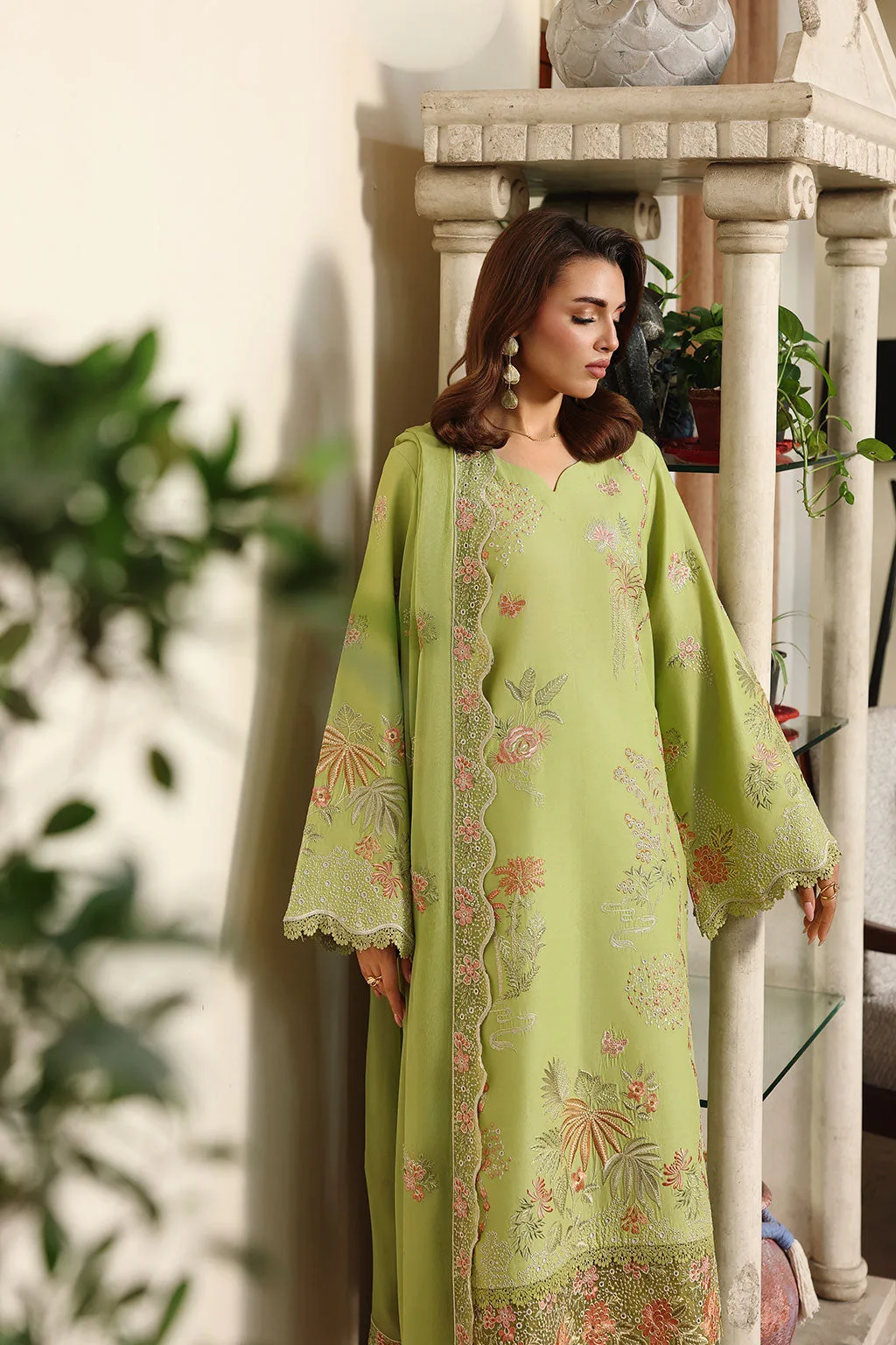 Light parrot green organza dress with embroidered sleeves and matching dupatta – view 3 – Poshaq