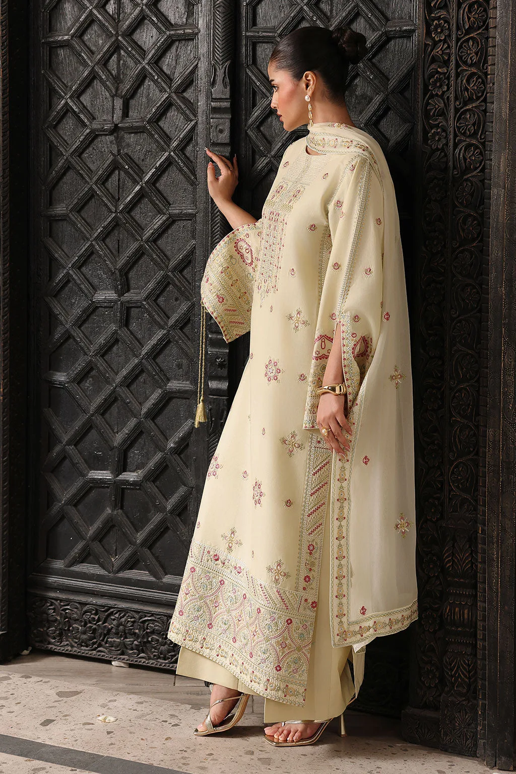 Pastel olive long shirt in lawn, chiffon and organza with subtle detailing – view 3 – Poshaq